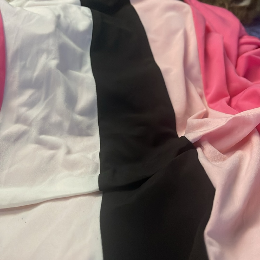 ColorBlock Sleeveless Top - Pink, Black, White size large - Picture 4 of 4